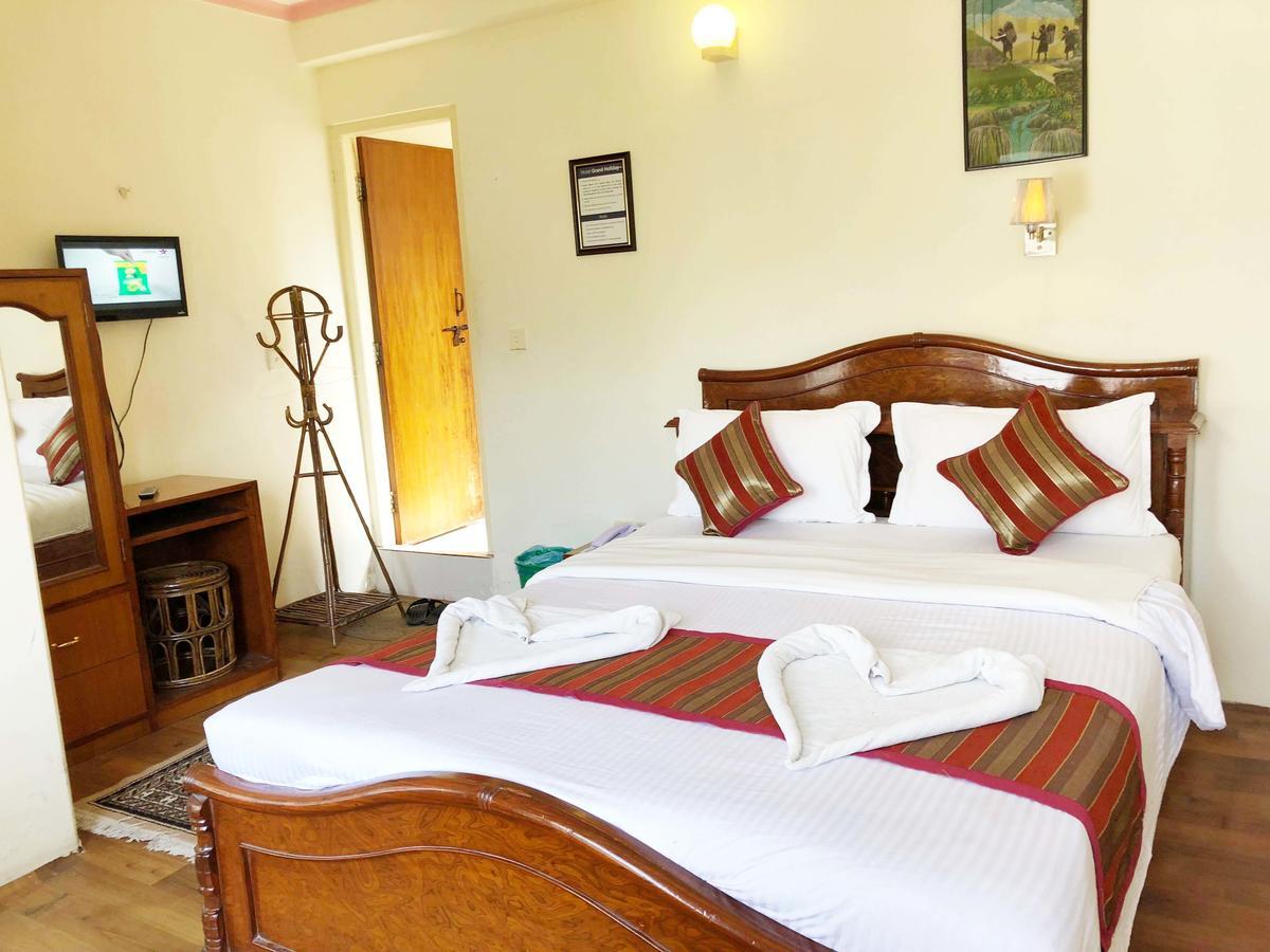 Hotel Grand Holiday Pokhara Exteriör bild
