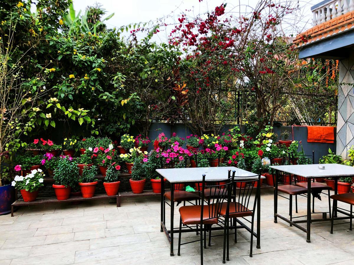Hotel Grand Holiday Pokhara Exteriör bild
