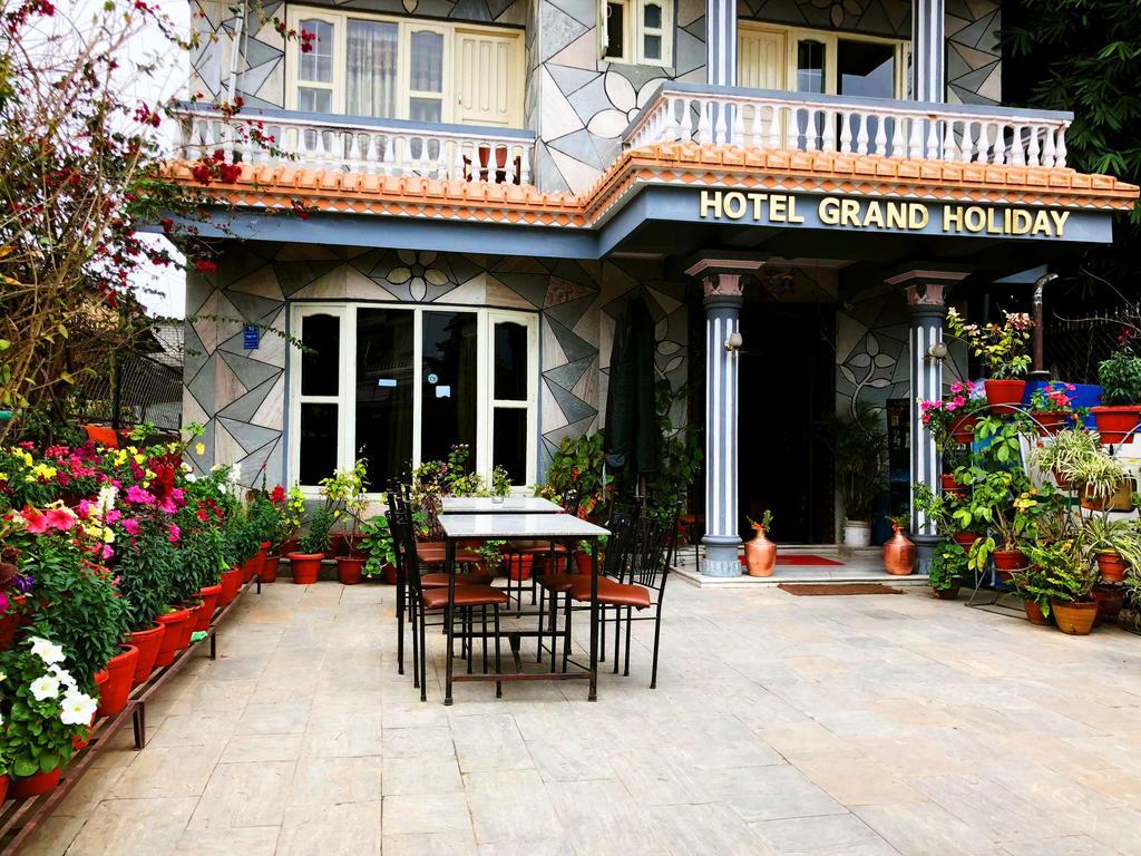 Hotel Grand Holiday Pokhara Exteriör bild