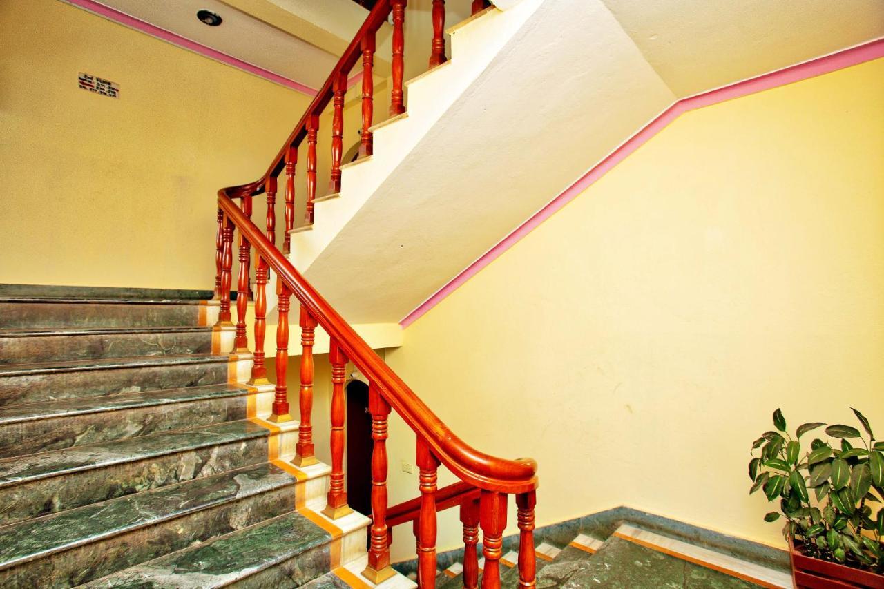 Hotel Grand Holiday Pokhara Exteriör bild