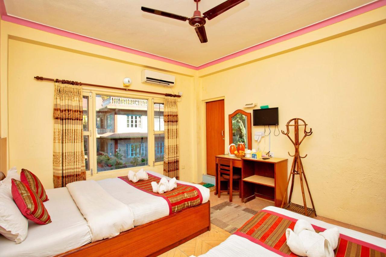 Hotel Grand Holiday Pokhara Exteriör bild