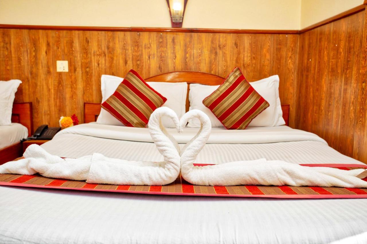 Hotel Grand Holiday Pokhara Exteriör bild
