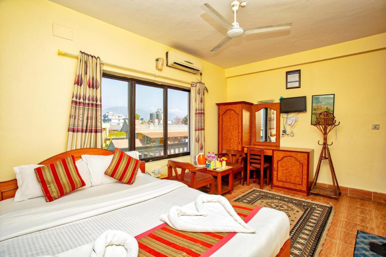 Hotel Grand Holiday Pokhara Exteriör bild